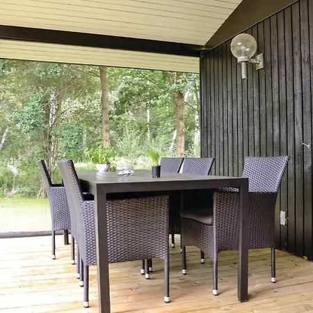 Дом отдыха Four-bedroom In Hornbak *